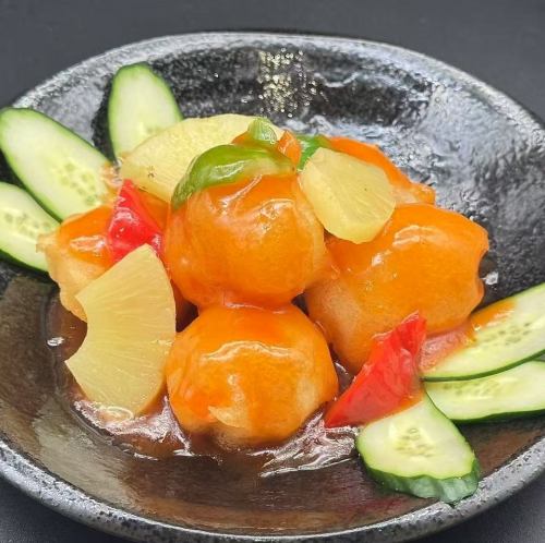 Pineapple shrimp with sweet and sour sauce