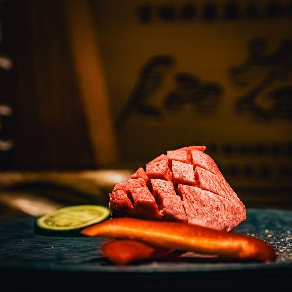 [We are particular about the presentation] We try to arrange the food in such a way that you can feel that it is delicious even before baking.In addition, our plates are completely made to order.(The photo is "Phantom Thick Sliced Tongue")