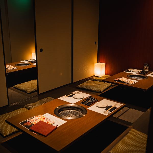 The second floor has table seats and tatami mats (horizontal kotatsu) that can be reserved for groups of up to 40 people, so you can have a lively time with a large number of people.