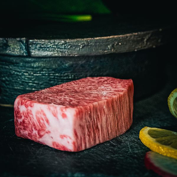 【使用严选品牌牛肉】请品尝美味的仙台牛和山形牛“夏多布里昂”。