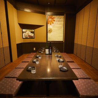 【個室】周りを気にせず楽しめるのでお話しにも華が咲きます。歓迎会、送別会、会社の集まり、親族のお食事、同窓会、保護者のお集まり、オフ会、二次会など幅広くご対応いたします◎