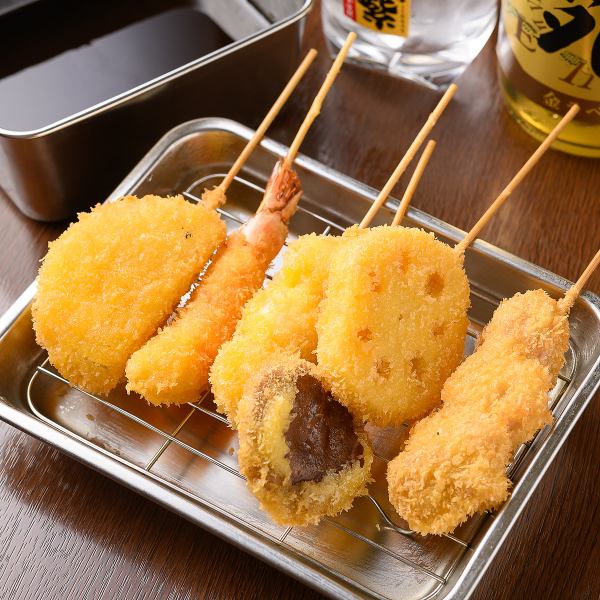 【サクッとした食感と甘辛の自家製ソースはお酒が進む事間違いなし！】串カツ1本165円(税込)～