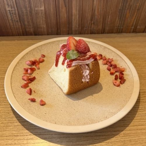 こぼれるいちごシフォンサンド