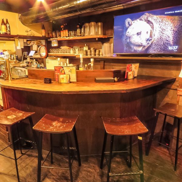 The space close to the customer is a cozy atmosphere that even a single woman can enter ◎ There is a standing space so you can feel free to come to the store for a quick drink after work!