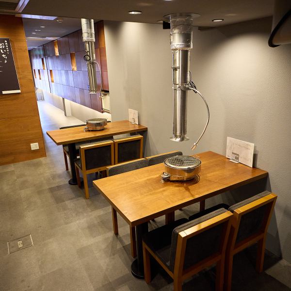 【お洒落な店内】内装はおしゃれで落ち着いた雰囲気だが、仲間同士で和気藹々とお食事を楽しんでいただくことができます!人気の席はご予約ですぐに埋まってしまう大人気のお席となっております。まずはお気軽にお問い合わせください♪