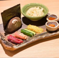 Uniku hand-rolled sushi with extra-fine seaweed