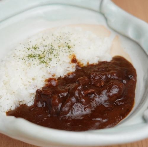 じっくり煮込んだ馬すじカレーライス