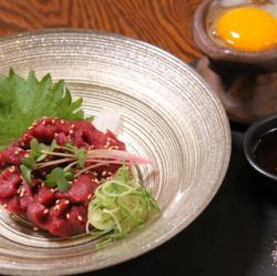 極上赤身で造る　桜ユッケ