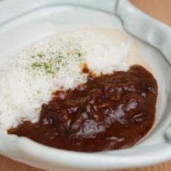 じっくり煮込んだ馬すじカレーライス