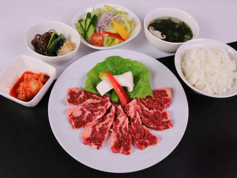 [Lunch] Yakiniku from noon! The popular skirt steak lunch is 1,518 yen (tax included)