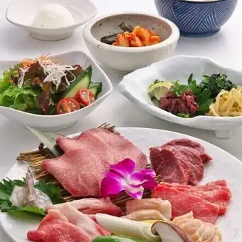 【宴会Aコース】上塩タンや和牛カルビ、ハラミなどを含む全12品　4750円(税込)