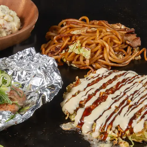 関西風出汁が香るお好み焼きと大阪直送の太麺焼きそば♪