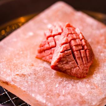 特選牛・鳥の焼肉コース！黒毛タン・コウネ・地鶏など全11品6600円(税込)