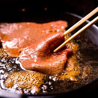 すき焼きコース！地鶏コウネ、本日のおすすめ黒毛和牛、うどん、デザート付き全4品8800円(税込)