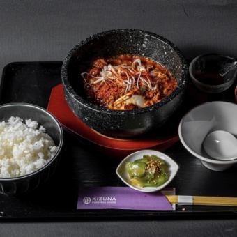 ランチメニュー限定10食【石焼麻婆豆腐セット】1200円(税込)！焼肉屋らしい黒毛和牛タン使用！
