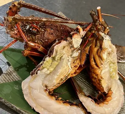 豪快！網焼きイセエビ1尾。（上質な旨みと香ばしさを堪能、特別な日やお祝いの席に…）