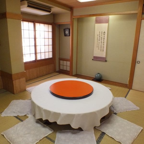ゆったり落ち着ける空間で一流のシェフの本物の味をご堪能下さい。