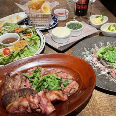 【9月29日～11月30日期間限定套餐】包含2小時無限暢飲和8道以冰鎮牛肉為主的菜餚，售價6500日元