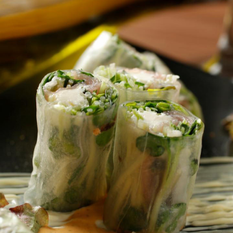 Raw spring rolls (shrimp avocado or raw ham cheese)