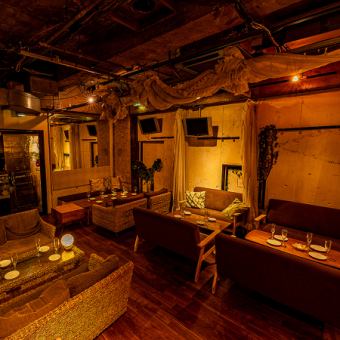 The venue can be rented for a variety of purposes, including company banquets, welcome and farewell parties, wedding receptions, birthday parties, and more. You can even customize the projector, sound system, and lighting brightness to your liking.