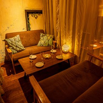 This is our pride and joy, a private room separated by a crossover curtain.Please enjoy your food and drinks without worrying about those around you.