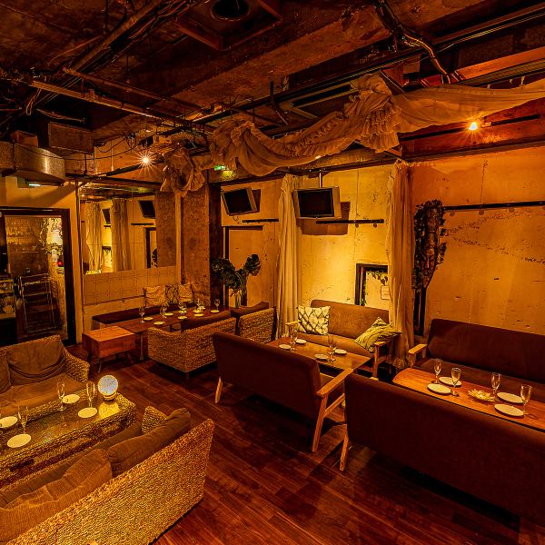 欢迎团体光临！我们也承接包场派对！宽敞的休息室氛围舒适惬意。我们承接15人至60人的包场派对！非常适合欢送会、欢迎会、公司宴会、婚宴等。我们也提供宴会包厢！