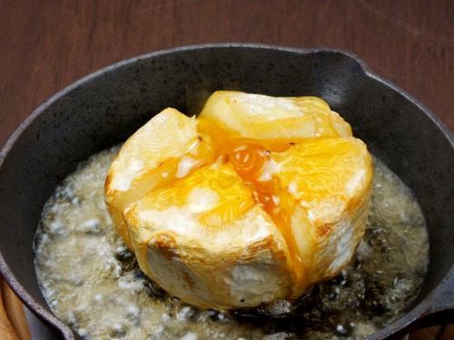 Whole oven-baked honey camembert