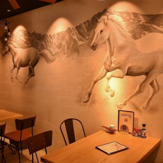 Inside the store there are horse illustrations and accessories named after horse meat! You can also enjoy the interior attitude of commitment.
