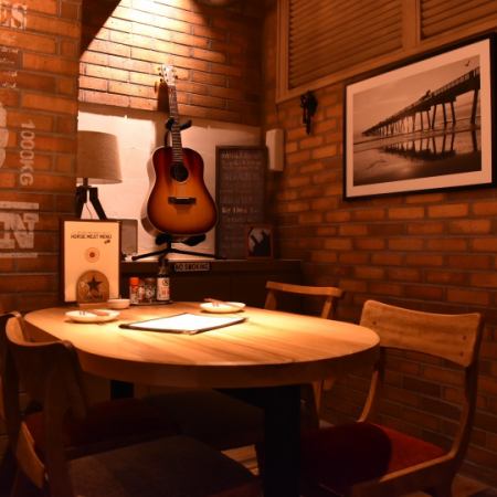 나뭇결의 차분한 공간은 캐주얼 데이트에도 딱♪