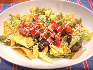 Salsa salad with beef and taco chips