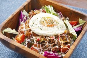 Loco Moco-style Aichi salad rice Nago Moco