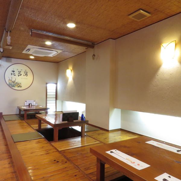 【少人数から大人数までご利用OK】温かい空気が流れる店内は、地元の方に愛されるホッと安心できるお店。個室やテーブル席、カウンター席を完備しており、デートから同窓会、会社宴会、各種打ち上げなど大中小、様々なシーンにご利用いただけます。四季折々の丁寧に作り上げた料理と居心地の良い空間をご提供いたします。