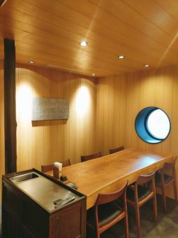 全3組様ご案内可能。完全個室はVIPルームが1部屋（別途部屋料金あり）間仕切りで仕切られた個室は2部屋ご用意ございます。
