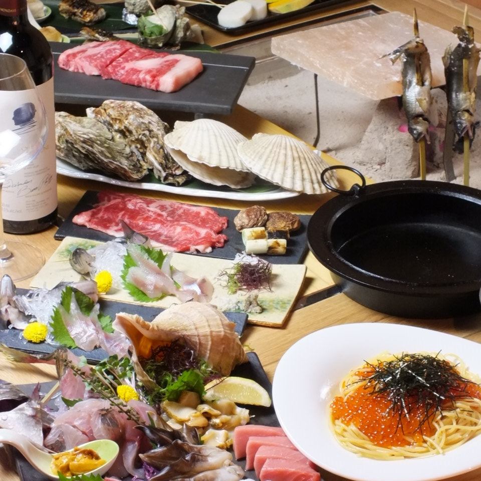 这是一家可以品尝到店主精心挑选的肉类和鱼类菜肴的本厚木居酒屋。