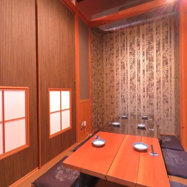 The 2nd floor is a completely private room with a tatami room.It is convenient not only for business scenes such as entertainment, but also for those who want to relax and enjoy themselves on business trips without worrying about their surroundings.Since it can seat up to 40 people, please leave it to us for a big banquet.