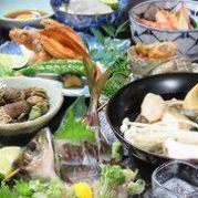 周年纪念日和旅行时，“仁平款待套餐”包括濑户内产的煮炸鲜鱼、特制鲷鱼饭和无限畅饮。