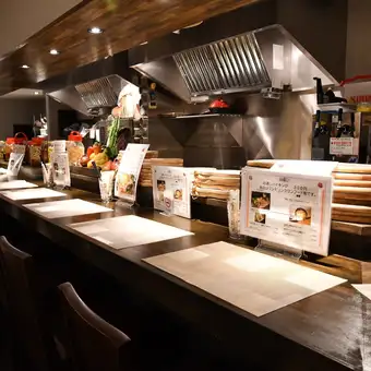 カウンターのお席を１４席ご用意しております！