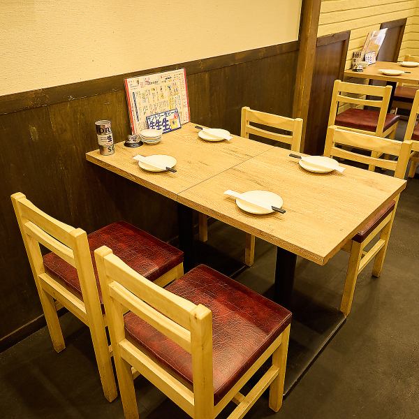 【堺東駅から徒歩3分】好アクセスな店内は、1階に活気のあるテーブル席、2階と3階には落ち着いた半個室や完全個室を完備しています。利用目的や人数に合わせて最適なお席へご案内いたしますので、デートや友人との語らい、大切な接待まで幅広く対応可能です。プライベート感を重視したい夜にも安心してご利用ください◎