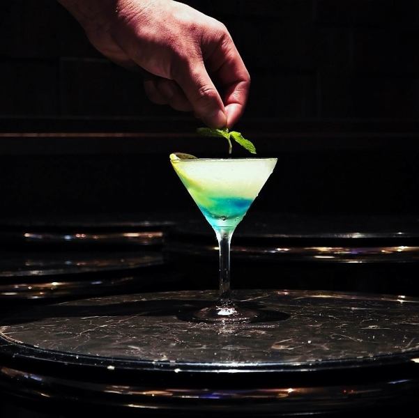 【種類豊富なお酒】カクテルは約50種類と充実。お好みの一杯を。