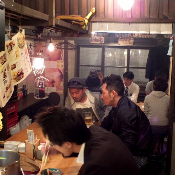 There are 35 seats in the popular Tazamai shop with the atmosphere of Showa.The table seat is also ◎ for drinking at the party and company return