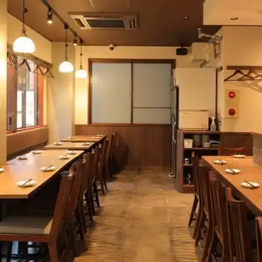 We welcome private bookings for groups of 30 or more! Perfect for large company year-end parties and other events where you want to create a sense of unity.With authentic Kyushu cuisine and a wide variety of drinks, we offer a worry-free experience for event organizers.We offer a sophisticated banquet space where adults can truly enjoy food and drinks without being overly noisy.