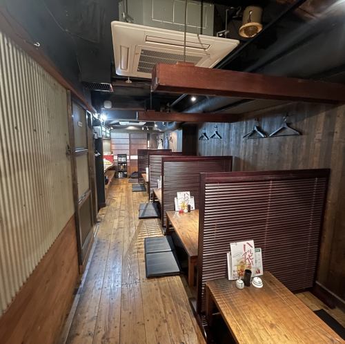 <p>A relaxing retro space with warm lights! A cozy shop where you can take a break from the hustle and bustle of the city.The store is fully equipped with counter seats and table seats. Maximum banquet capacity is 12 people!</p>