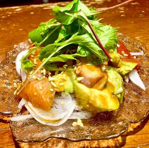 鮮魚とアボカドの韓国風
