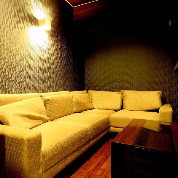We have comfortable sofa seats where you can relax♪ We also have a variety of other rooms such as ◇ Girls' party room ◇ Banquet room ◇ Rare private room with tatami mats! Enjoy a new sense of stylish karaoke at Kita 24-jo!