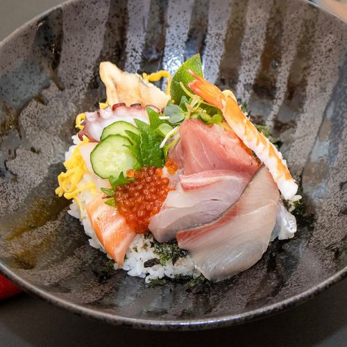 来里 名物海鮮丼 (赤だし付)