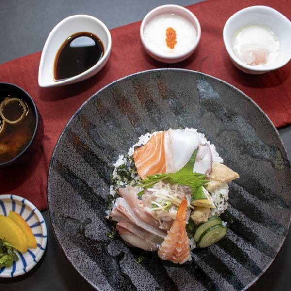 来里 名物海鮮丼 (赤だし付)