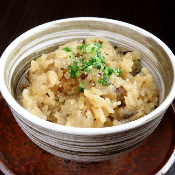 〆ごはんにピッタリ★四季の味わいが堪能できる。【季節の炊き込みご飯】