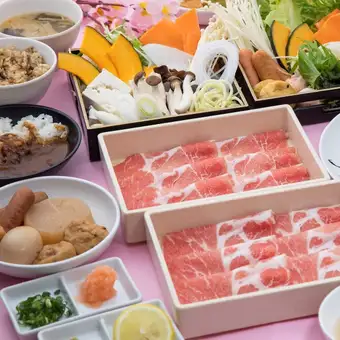 【平日限定!女子会おススメ】六穀豚×豚肉食べ飲み放題120分コース)3,780円~(税込)