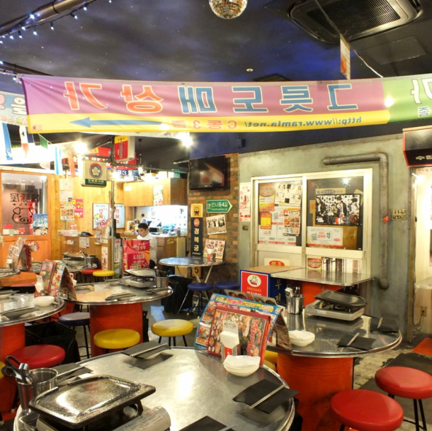 大人数での会社宴会や少人数での仲間内のプライベートな飲み会まで、幅広いシーンでご利用いただけます。美味しい料理と旨い酒をご堪能ください。