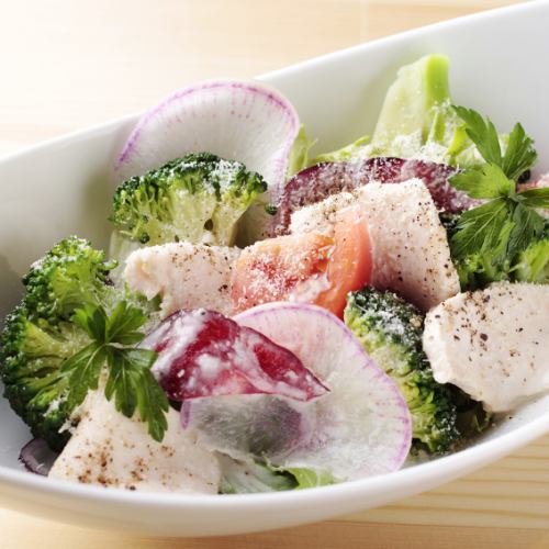 Caesar salad with Hakodate broccoli and chicken ham
